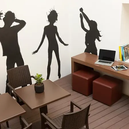 セレナータ ホステル * コインブラ