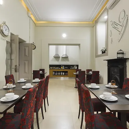 セレナータ ホステル *