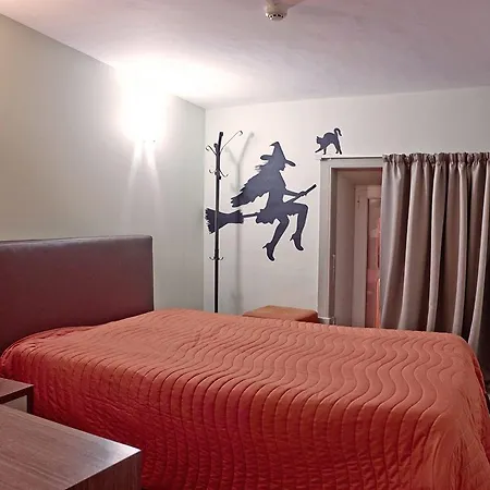 セレナータ ホステル *