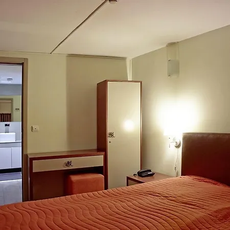 ホステル セレナータ ホステル コインブラ