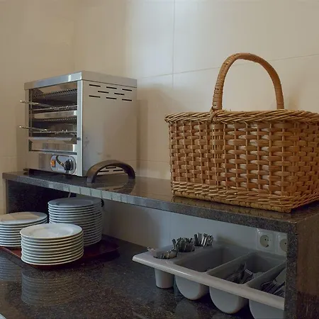 セレナータ ホステル *