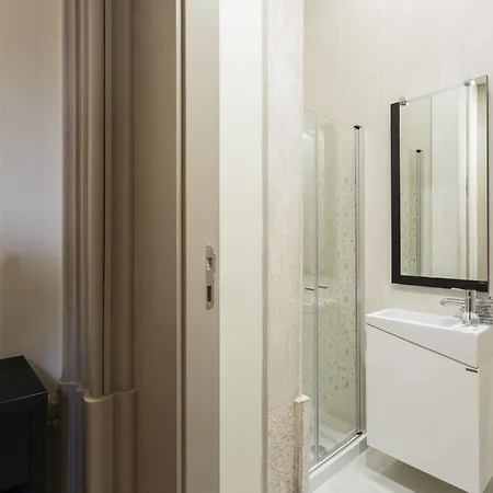 セレナータ ホステル