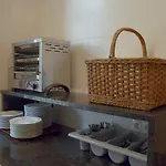 セレナータ ホステル *