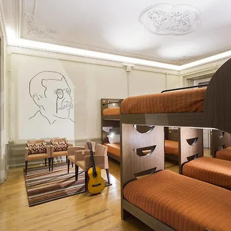 Serenata Hostel *